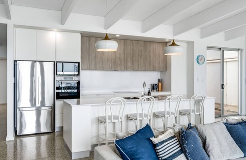 Muloowurtie House | Absolute beachfront at Black Point