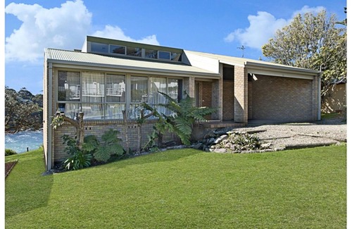 Malua Bay House | Absolute Beachfront, Malua Bay | Blutique