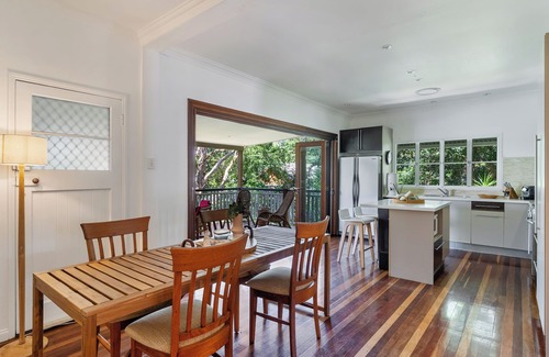 Ocean Shores House | Absolute River Front & Views - Close to beach and shops