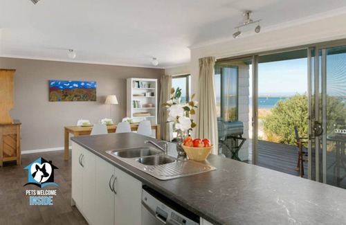 Bonney House | Absolute Waterfront Views + Kayaks