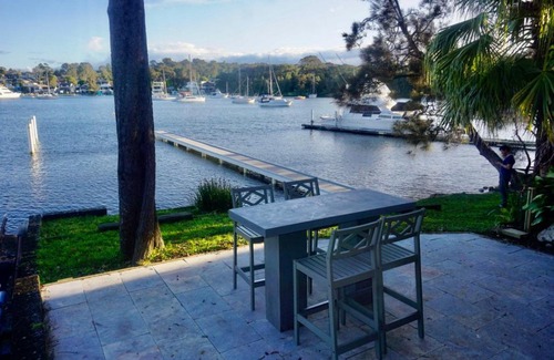 Lake Macquarie City Council House | Absolute waterfront home with private jetty