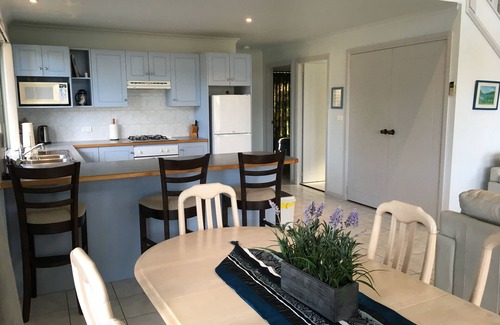 Longreach Villa | Absolute Waterfront - Waratah Villa at Shoalhaven Lodge