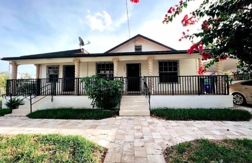 Allapattah House | Abuela's House in Wynwood - 5 min from the Art District!