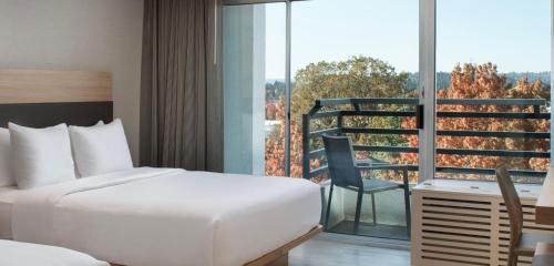 Lake Forest Hotel | AC Hotel by Marriott Portland Lake Oswego