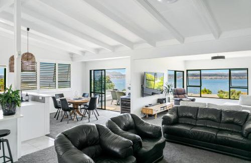 Taupo Apartment | Acacia Bay Bach - Views, Spa & Serenity - Taupo