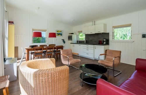 Nieuw-Haamstede House | Acacialaan 10 vacation in a modern bungalow in nature