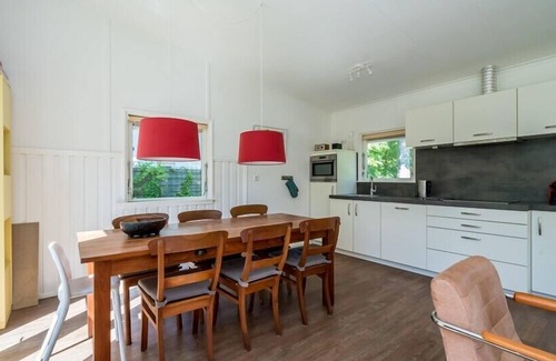 Nieuw-Haamstede House | Acacialaan 10 vacation in a modern bungalow in nature