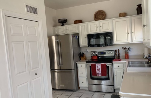 Country Club Estates House | Accepting shorter term rental during July-Aug 2024! 5-day minimum!