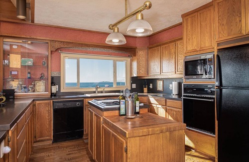 Chinook House | Access to the North Coast - Columbia River, Baker Bay, Pacific Ocean = Paradise