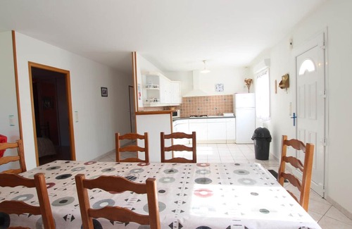 Les Moitiers-d'Allonne Cottage | Accessible house with enclosed garden, near beach, pets allowed