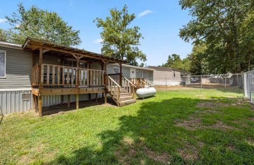 Conroe House | Accessible 3BR Sleeps 12 Pet-Friendly Conroe Stay