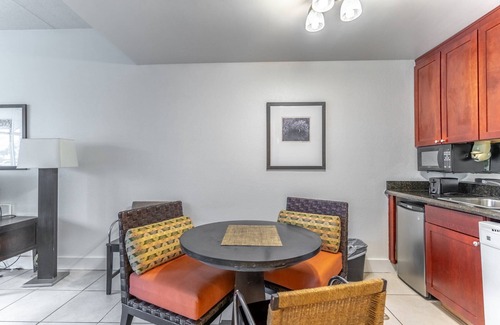 Ruskin Hotel | Accessible Ground Floor Little Harbor Room | 2 Queen Beds | Kitchenette | Resort Access | Sleeps 4