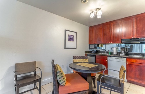 Ruskin Hotel | Accessible Ground Floor Little Harbor Room | 2 Queen Beds | Kitchenette | Resort Access | Sleeps 4