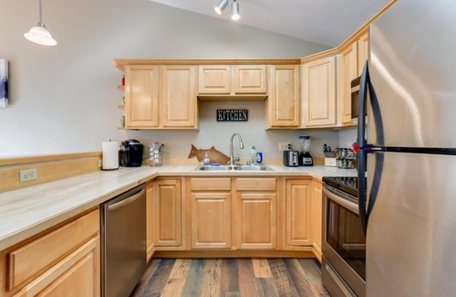 Sand Lake House | Accommodating Anchorage Abode Less Than 1 Mi to Jewel Lake