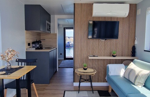 Muxia Boat Rental | Accommodation on a boat with the comforts of a house in Muxía.