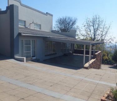 Waterkloof Glen House | Acfal12m