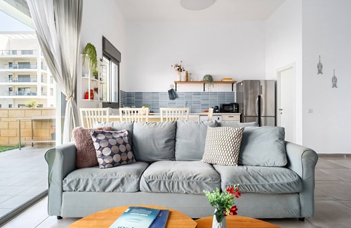 Nahariya Apartment | Achziv Bright Garden Stay