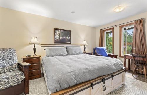 Salmon Arm Bed & Breakfast | Ackerview Guesthouse Bed and Breakfast