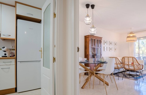 Miami Platja Apartment | Acogedor Apartamento con Piscina a un Minuto de la Playa