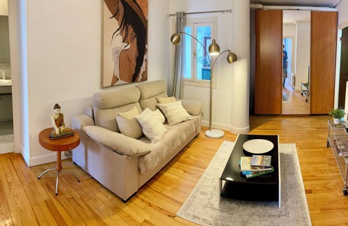 San Sebastian Centro Apartment | Acogedor y Elegante, en Pleno Centro de Donostia y Playa a 4 Manzanas. Wifi Grat