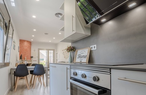 Miami Platja House | Acogedora Casa a 3 Minutos de la Playa