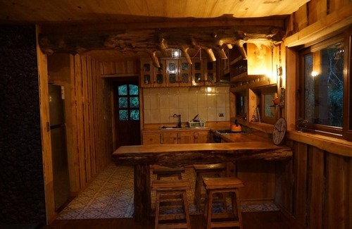 Panguipulli House | Acogedora Cabaña Ubicada en el sur de Chile, en Medio de la Reserva Huilo Huilo