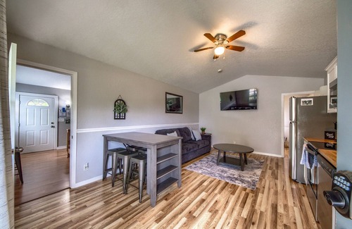 New Braunfels House | Acorn Hills Private Retreat! Pet Friendly! Shared Pool & Hot Tub!