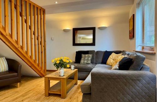 Liverton House | Acorn Lodge for Six with Hot Tub - Devon