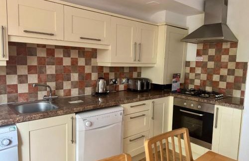 Liverton House | Acorn Lodge for Six with Hot Tub - Devon