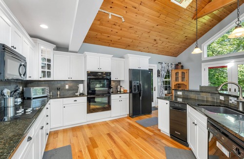 West Alton House | Acorn Lodge Lake Winnipesaukee