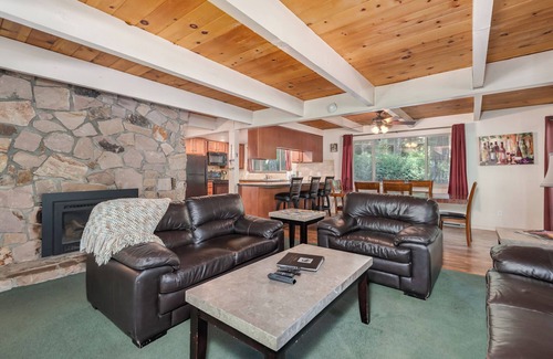 Glencoe Cabin | ACROSS FROM LAKEMONT PINES LAKE SLEEPS 16 W/HOT TUB, PET FRIENDLY