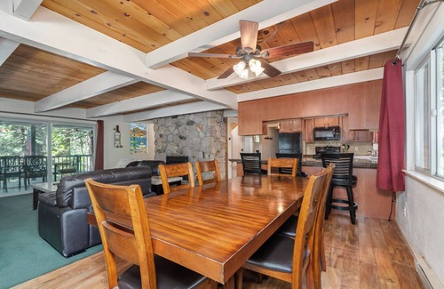Glencoe Cabin | ACROSS FROM LAKEMONT PINES LAKE SLEEPS 16 W/HOT TUB, PET FRIENDLY