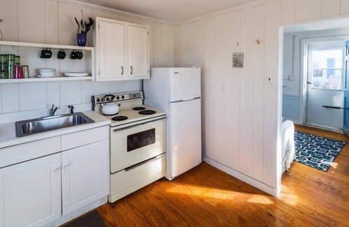 Wellfleet House | Across from Mayo beach walk to downtown!