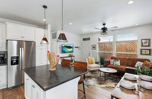 Santa Ana Heights House | Across from Sportspark Central AC Racketball