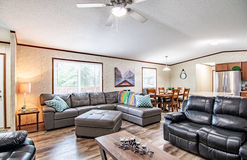 Sylvan Lake Cabin | Across from the beach and in downtown Sylvan Lake
