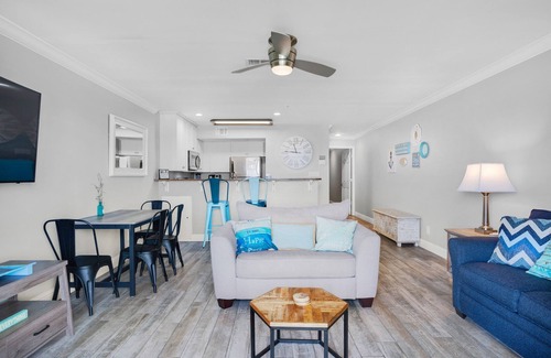 Miramar Beach Condo | ⭐Across St from Beach-Pet Friendly-2 Pools + Hot Tub-1BR Maravilla 2112⭐