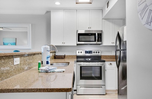 Miramar Beach Condo | ⭐Across St from Beach-Pet Friendly-2 Pools + Hot Tub-1BR Maravilla 2112⭐