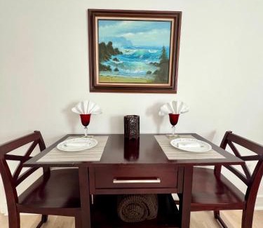 Washington House | Across the Inn Entire 3 bedr House with tub & extremely fast Wi-Fi