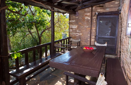 Steni Dirfyos Cottage | Adagio Stone Cottage w/2 BR & a lovely yard