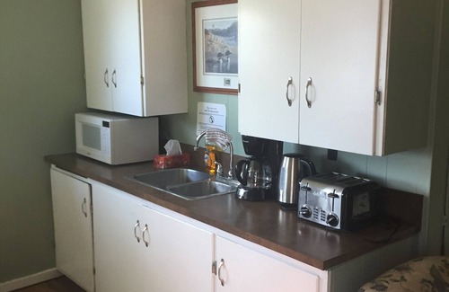 Adams Lake Cabin | Adams Lake Waterfront Cabin