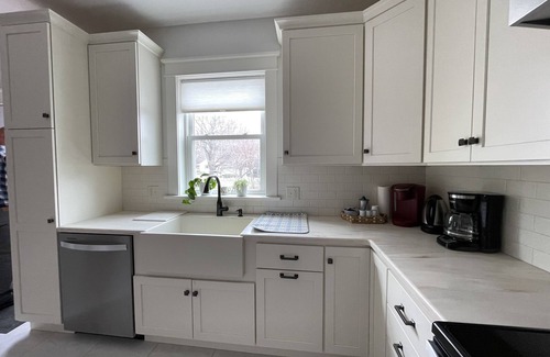 Storm Lake House | Ada’s Guesthouse- historic home close to lake, shopping, parks, trails, BVU