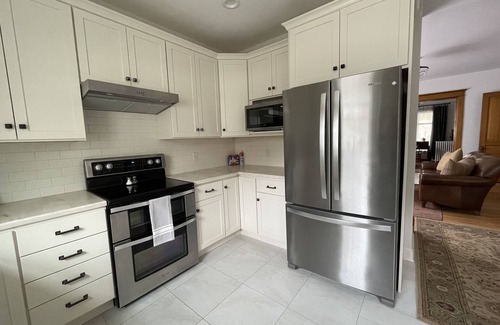 Storm Lake House | Ada’s Guesthouse- historic home close to lake, shopping, parks, trails, BVU