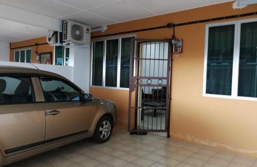 Kampung Merdang Gayam House | Address No 915, Lorong Uni Central 13, Taman Uni Central, Kuching Samarahan Expressway