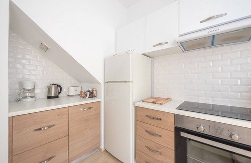 Vouliagmeni Apartment | Adelos Maisonette Near Vouliagmeni Beach