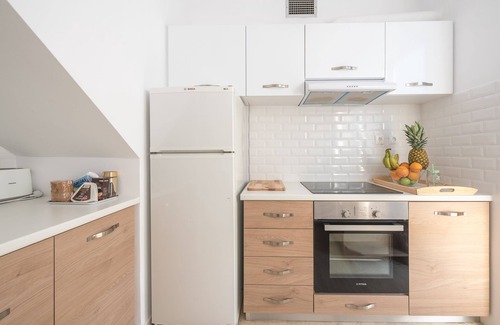 Vouliagmeni Apartment | Adelos Maisonette Near Vouliagmeni Beach