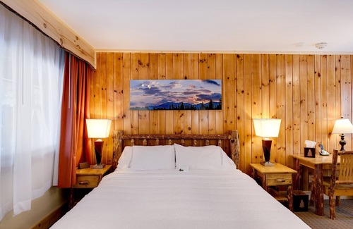 Wilmington Hotel | Adirondack Spruce Lodge