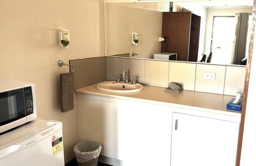 Portland Hotel | Admella Motel