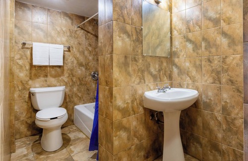 Chatham Hotel | Admiral Motel By Oyo Chicago I-94