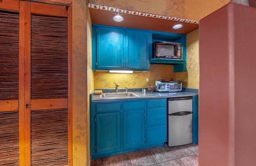 Taos Bed & Breakfast | Adobe & Pines Inn