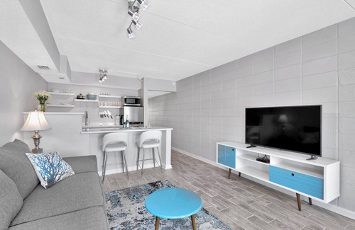 Navarre Beach Cottage | Adorable 1 bedroom Cottage just steps to the Gulf! Sleeps 4